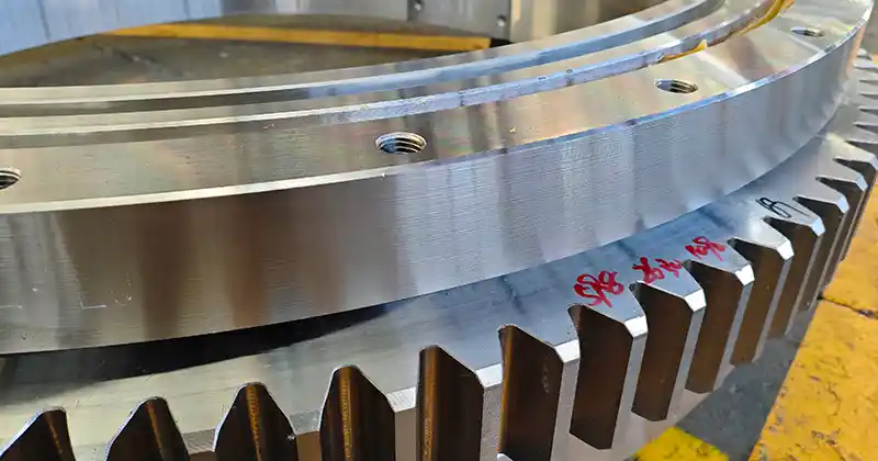 Slewing Bearing Lubrication and Sealing Assembly